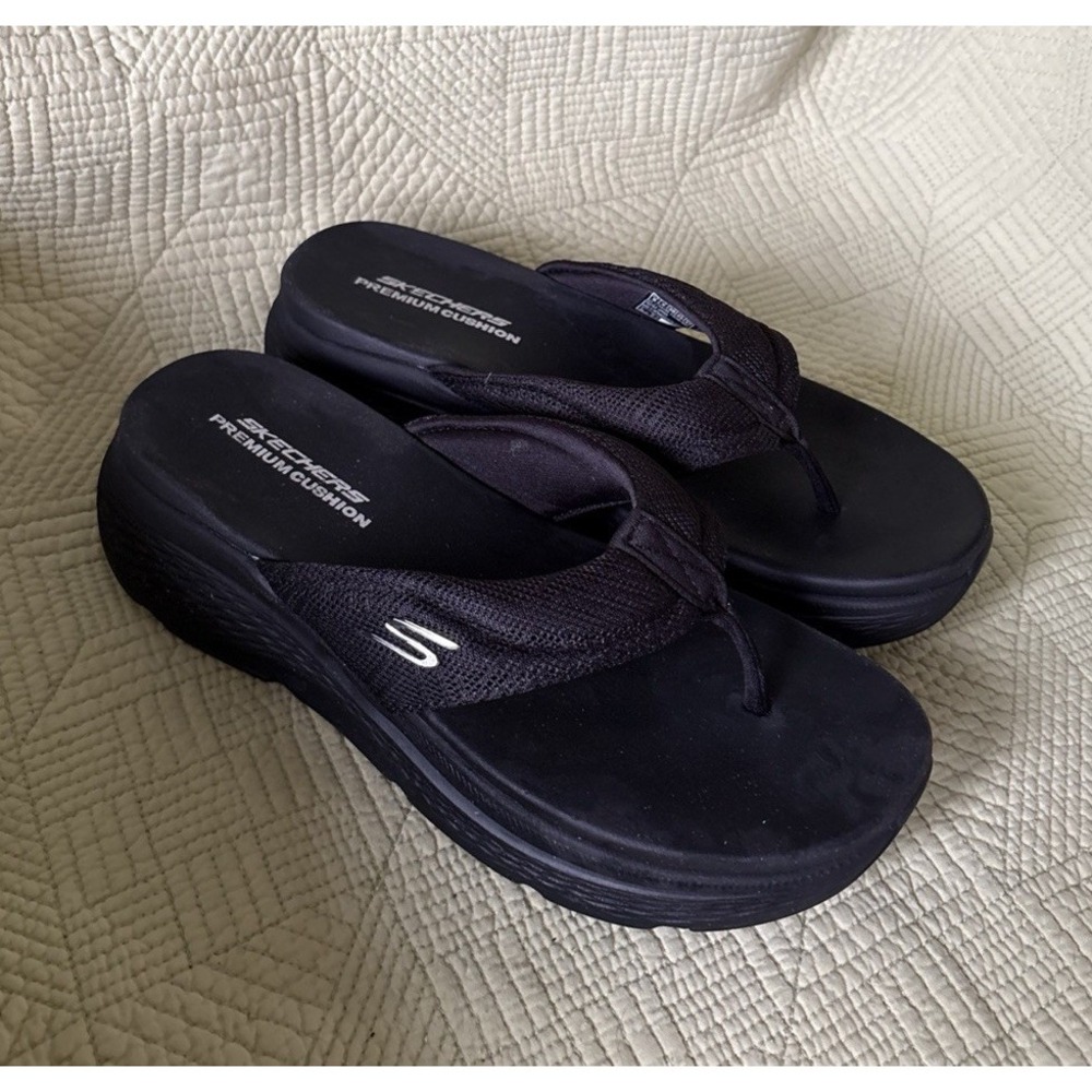 Sketchers Premium Cushion On-the-Go Go Walk Flex Black Sandal Flip Flop Size 8